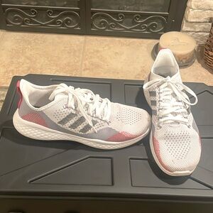 •Adidas Mens Bounce Running Shoes White Grey and Red Knit Sneakers